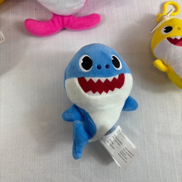 Pinkfong Baby Shark Mommy Daddy Plush Lot - Picture 3 of 7